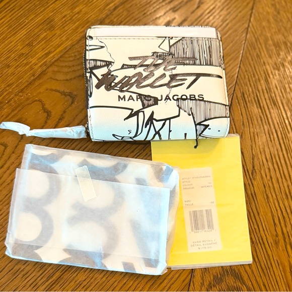 **SOLD** NWT The Futura x Marc Jacobs Pointman Mini Compact White and Black - Picture 1 of 5